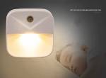Inteligentná nočná lampa s automatickým zapína